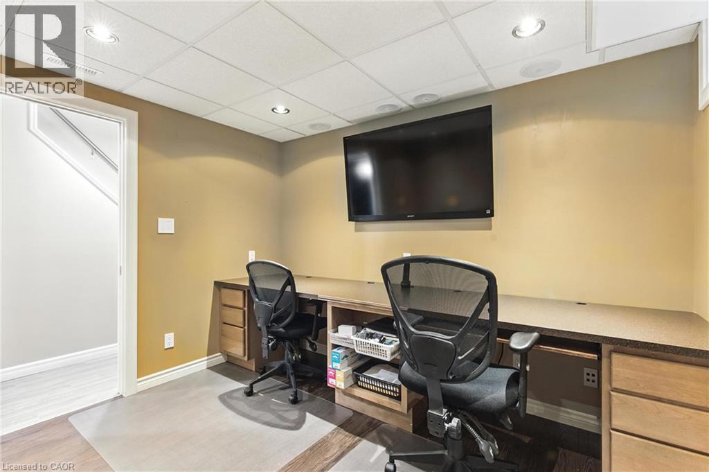 Photo 20 of 114 Armour Crescent, Hamilton ON