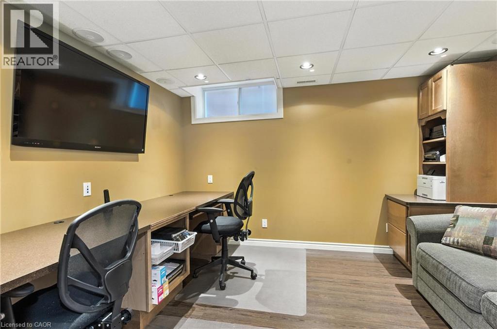 Photo 28 of 114 Armour Crescent, Hamilton ON