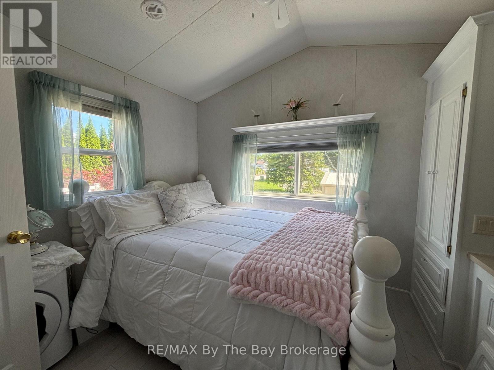 Photo 14 of 15 Huron Circle, Wasaga Beach ON