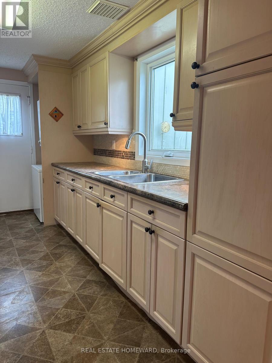 Photo 21 of 14 Heritage Lane, Clarington ON