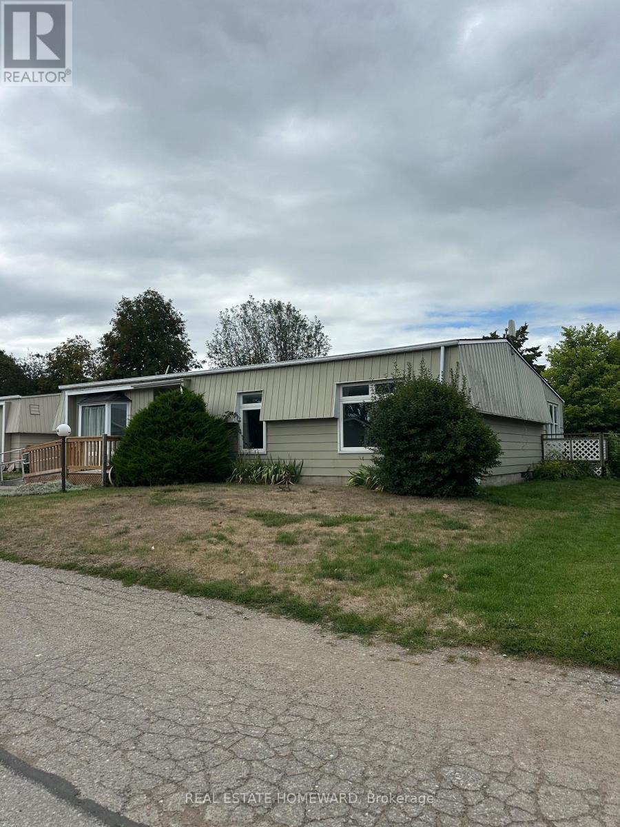 Photo 4 of 14 Heritage Lane, Clarington ON