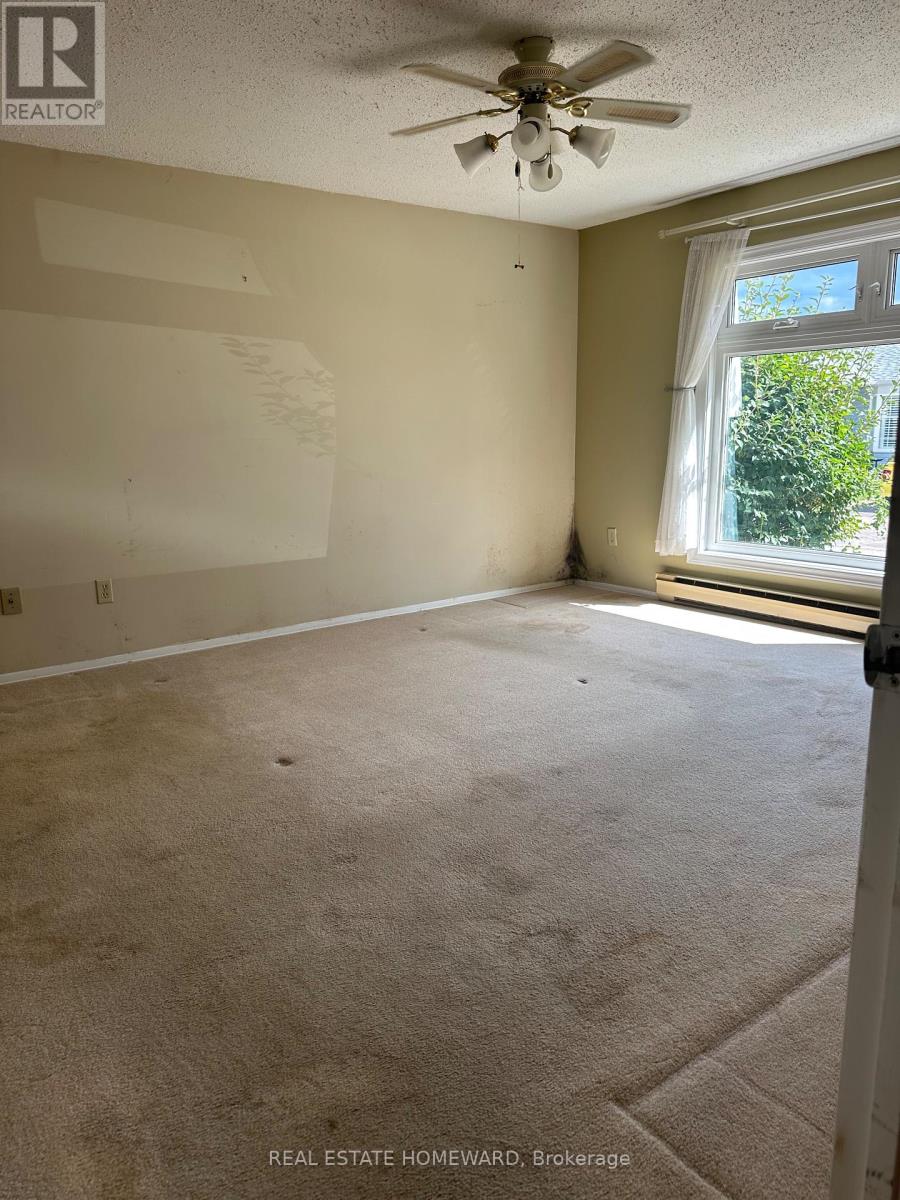 Photo 41 of 14 Heritage Lane, Clarington ON
