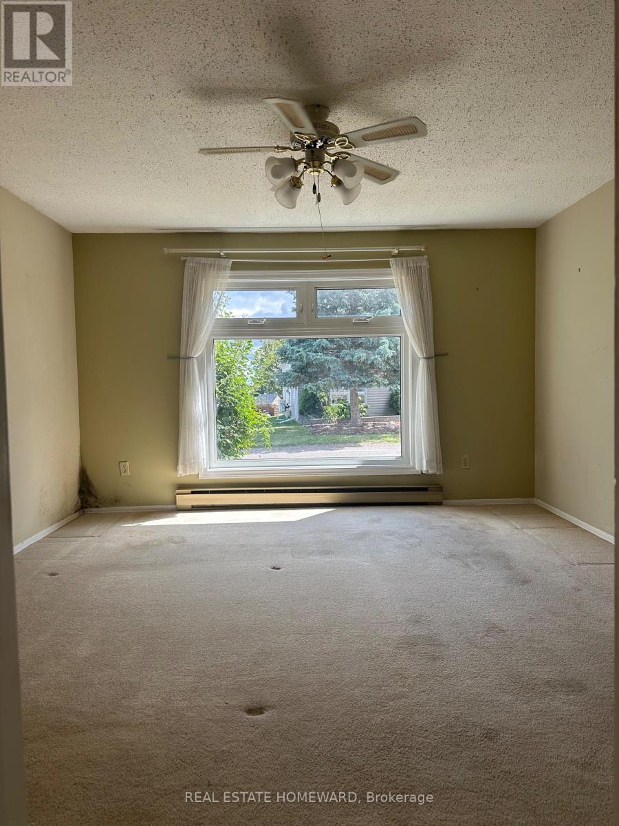 Photo 42 of 14 Heritage Lane, Clarington ON