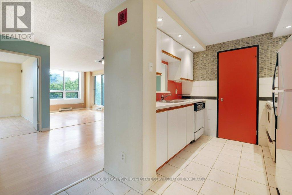 Photo 3 of 411 35 Holland Avenue, Ottawa ON