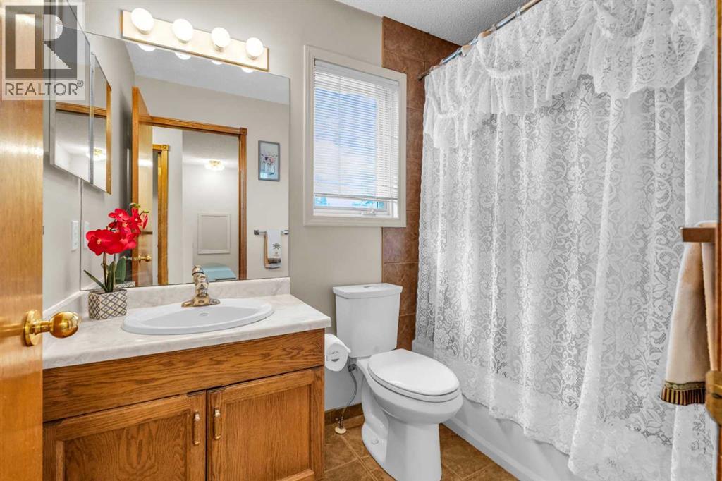 Photo 16 of 183 Macewan Ridge Close Nw, Calgary AB