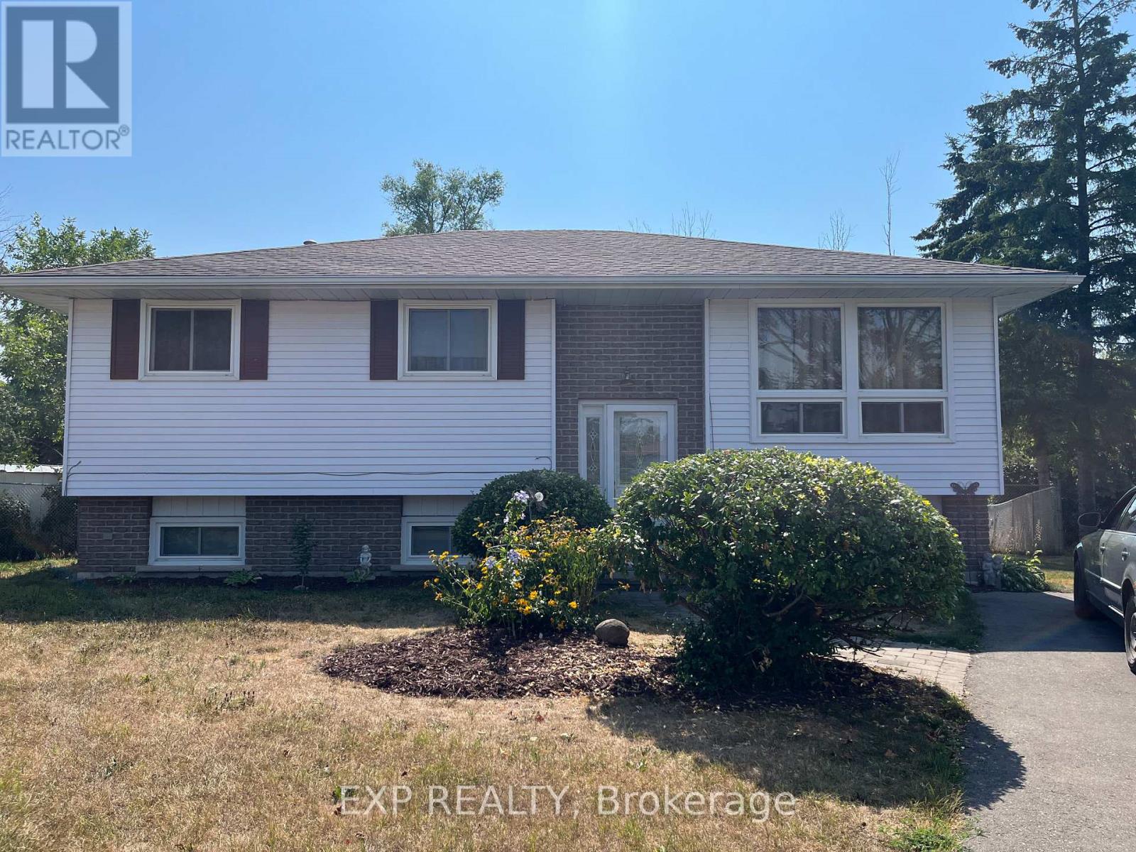 Photo 1 of 14 Dixie Place, Belleville ON