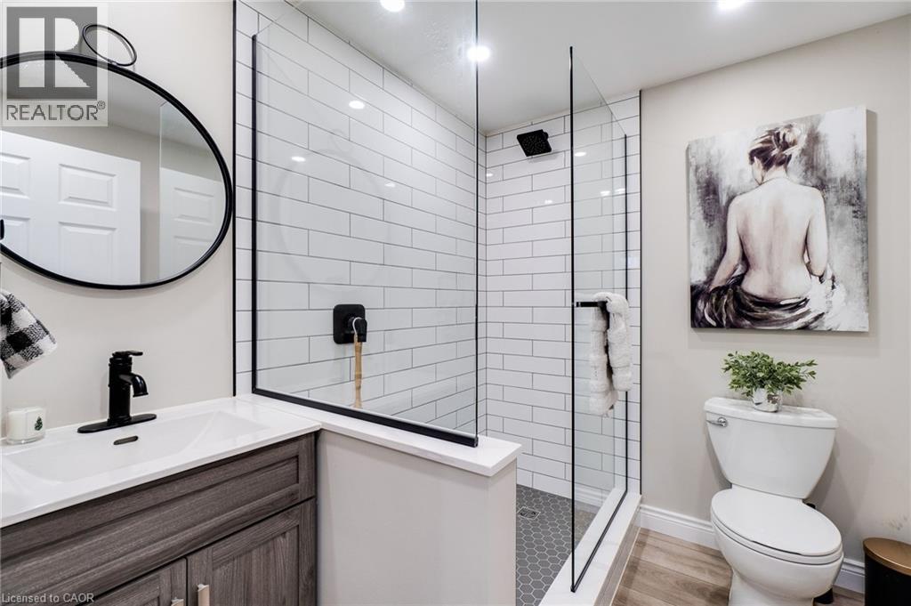 Photo 5 of 274 Springvalley Crescent, Hamilton ON