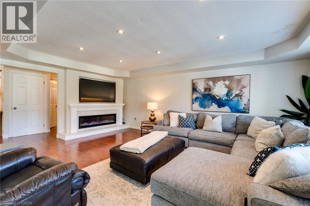 Photo 43 of 274 Springvalley Crescent, Hamilton ON