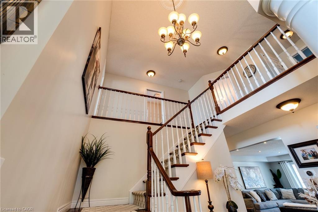 Photo 12 of 274 Springvalley Crescent, Hamilton ON