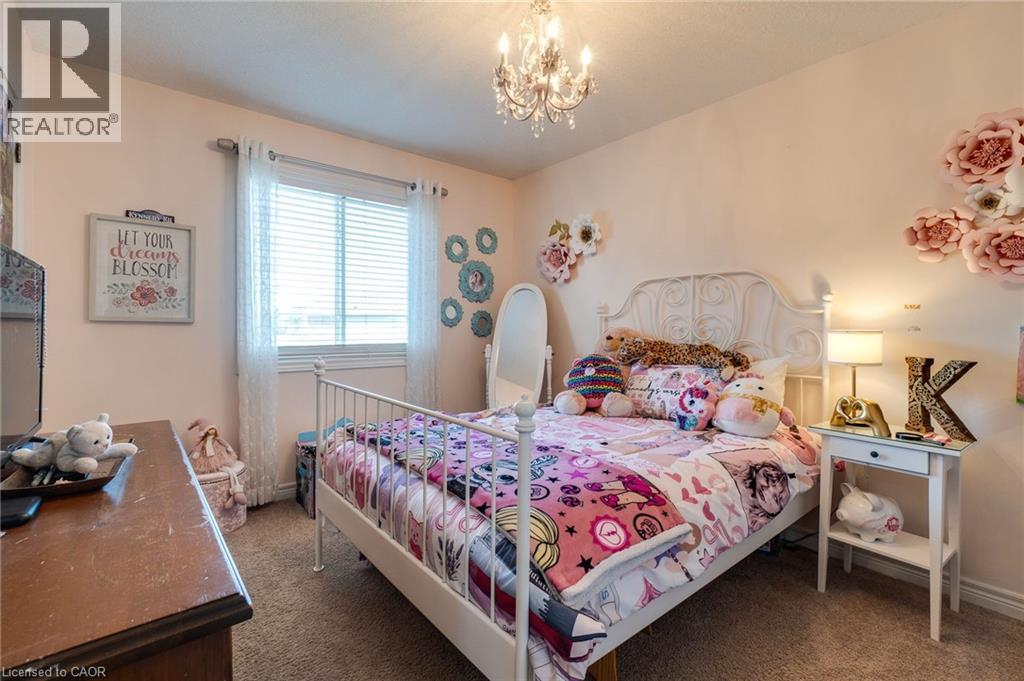 Photo 32 of 274 Springvalley Crescent, Hamilton ON