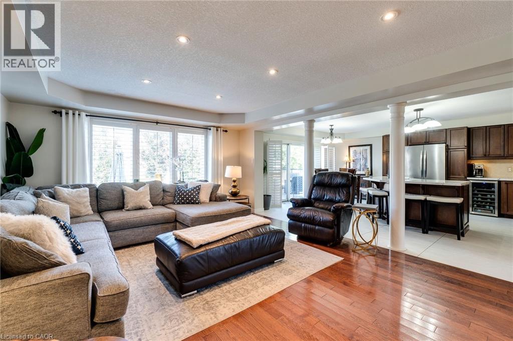 Photo 26 of 274 Springvalley Crescent, Hamilton ON