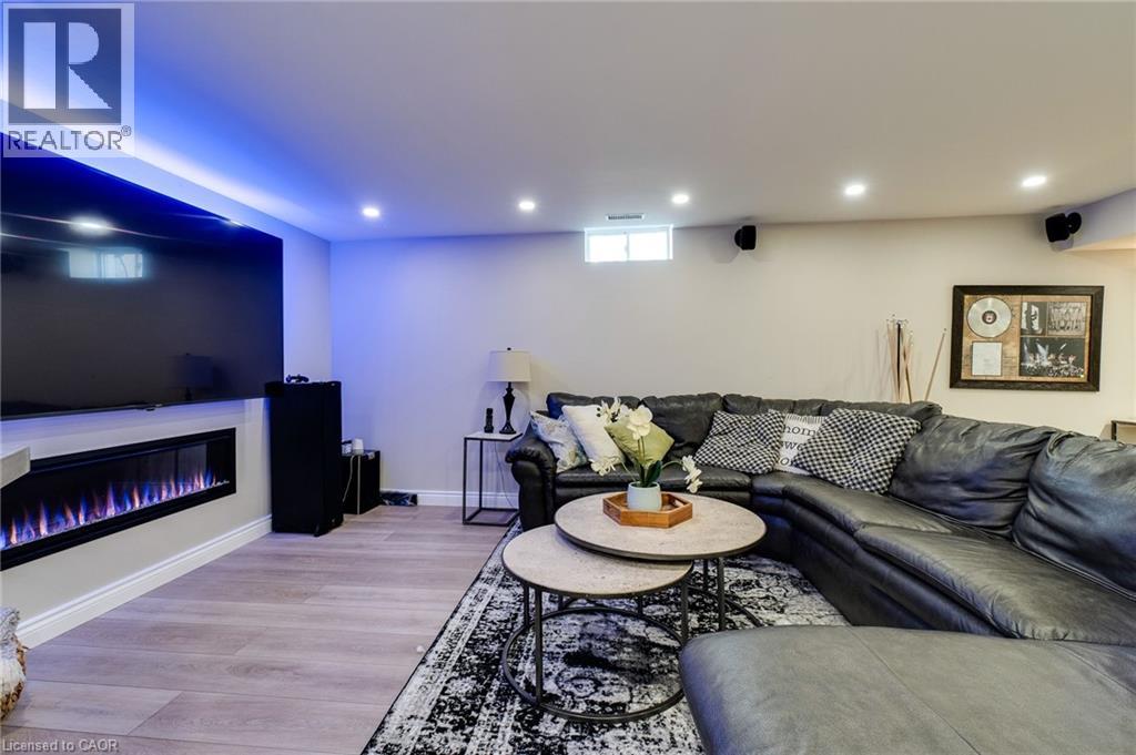 Photo 28 of 274 Springvalley Crescent, Hamilton ON