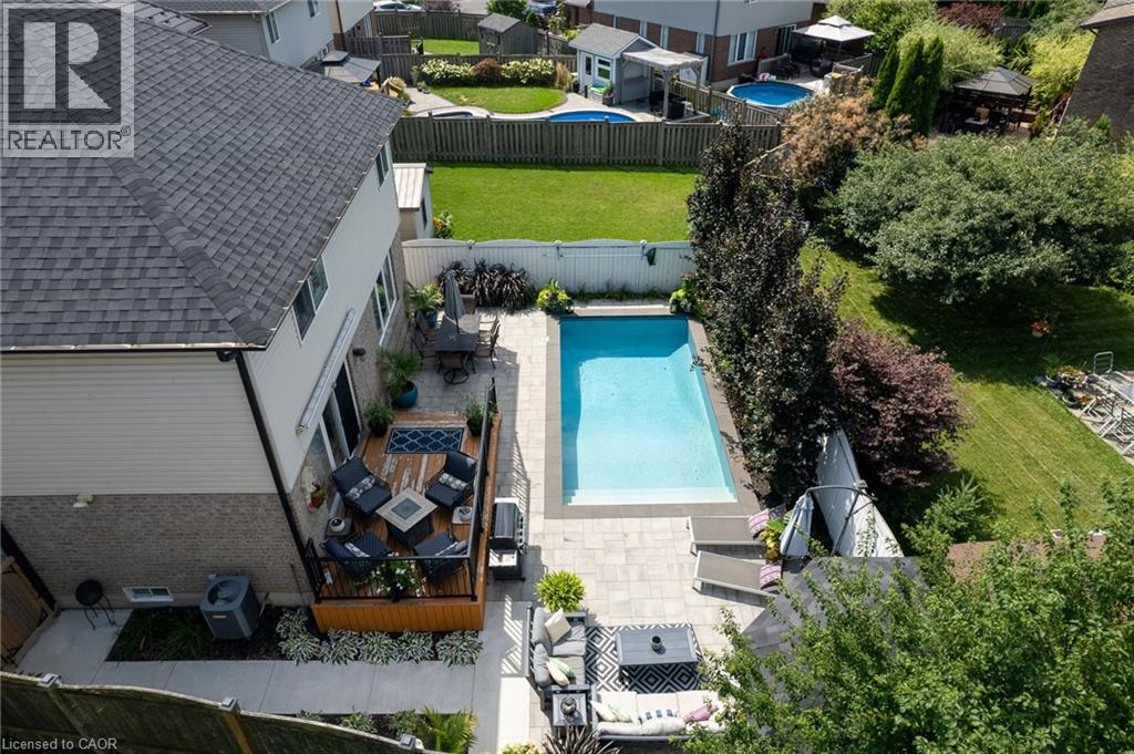 Photo 3 of 274 Springvalley Crescent, Hamilton ON