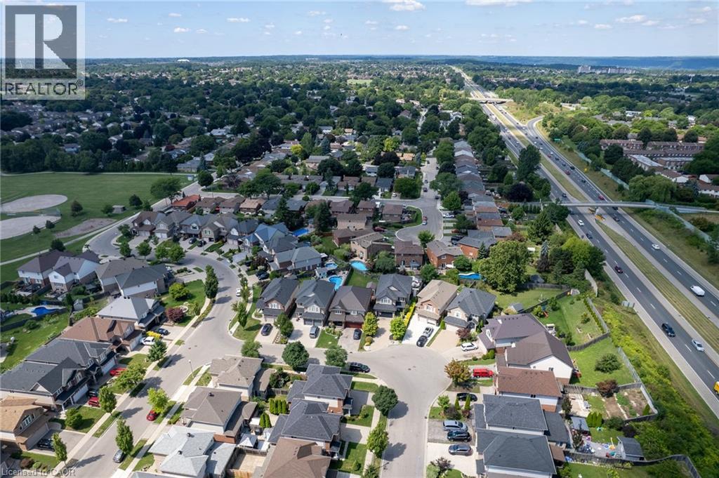 Photo 16 of 274 Springvalley Crescent, Hamilton ON