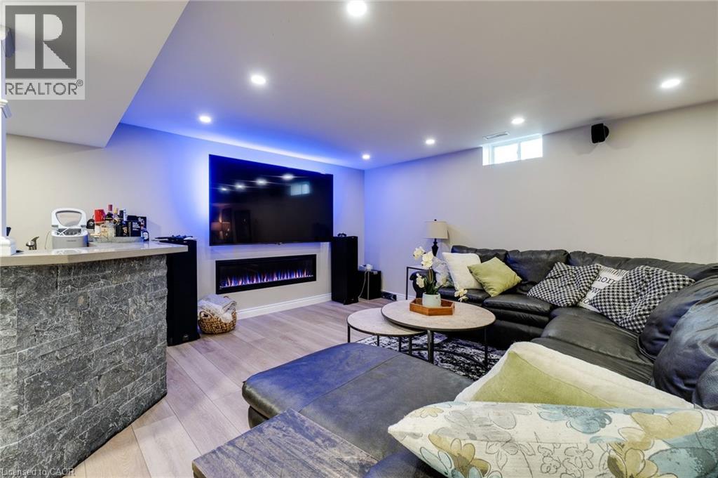 Photo 4 of 274 Springvalley Crescent, Hamilton ON