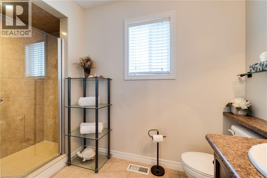 Photo 31 of 274 Springvalley Crescent, Hamilton ON