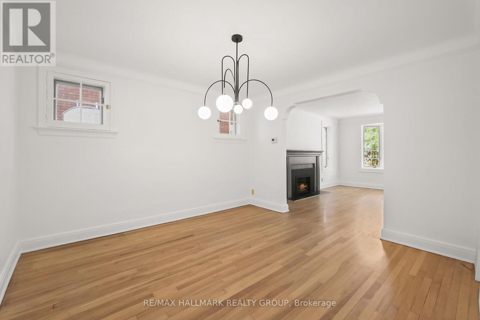 Photo 11 of 82 Laurentian Place, Ottawa ON
