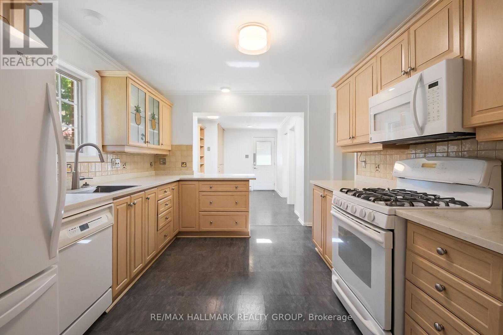 Photo 12 of 82 Laurentian Place, Ottawa ON