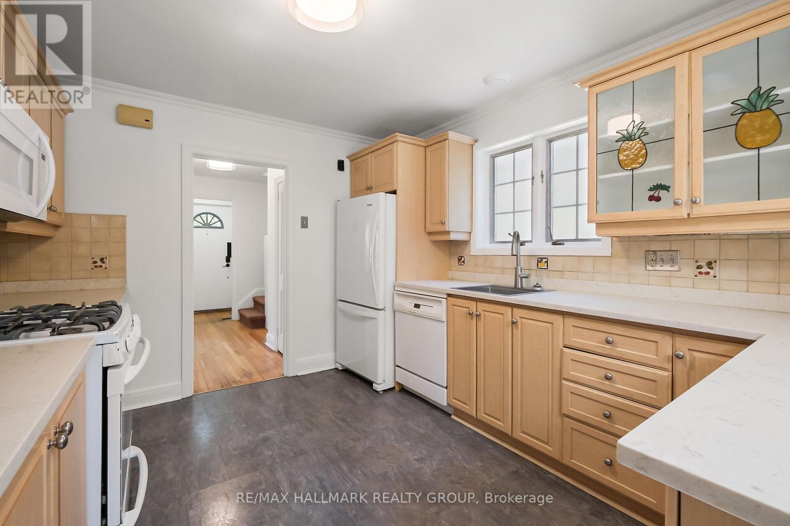 Photo 14 of 82 Laurentian Place, Ottawa ON