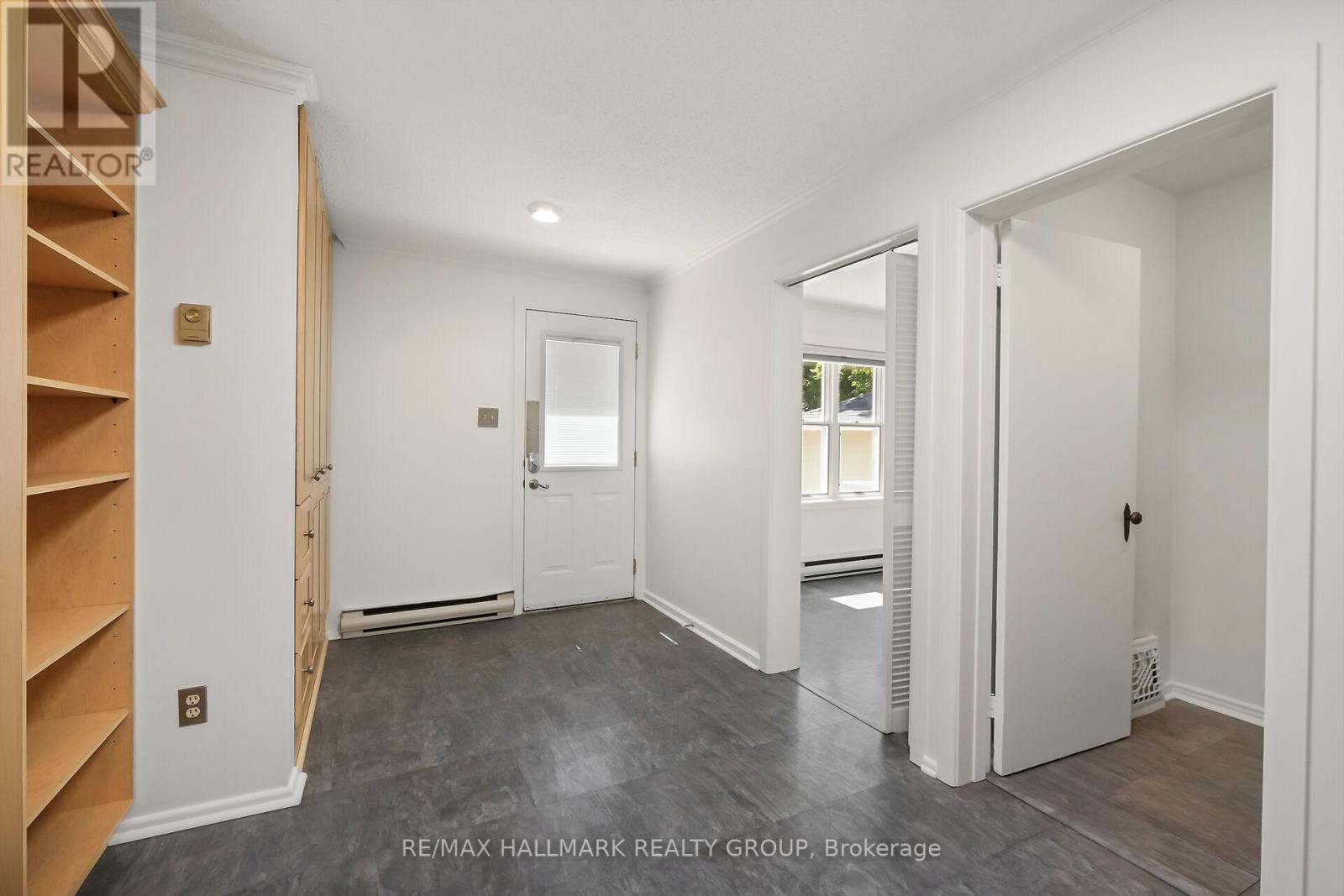 Photo 17 of 82 Laurentian Place, Ottawa ON
