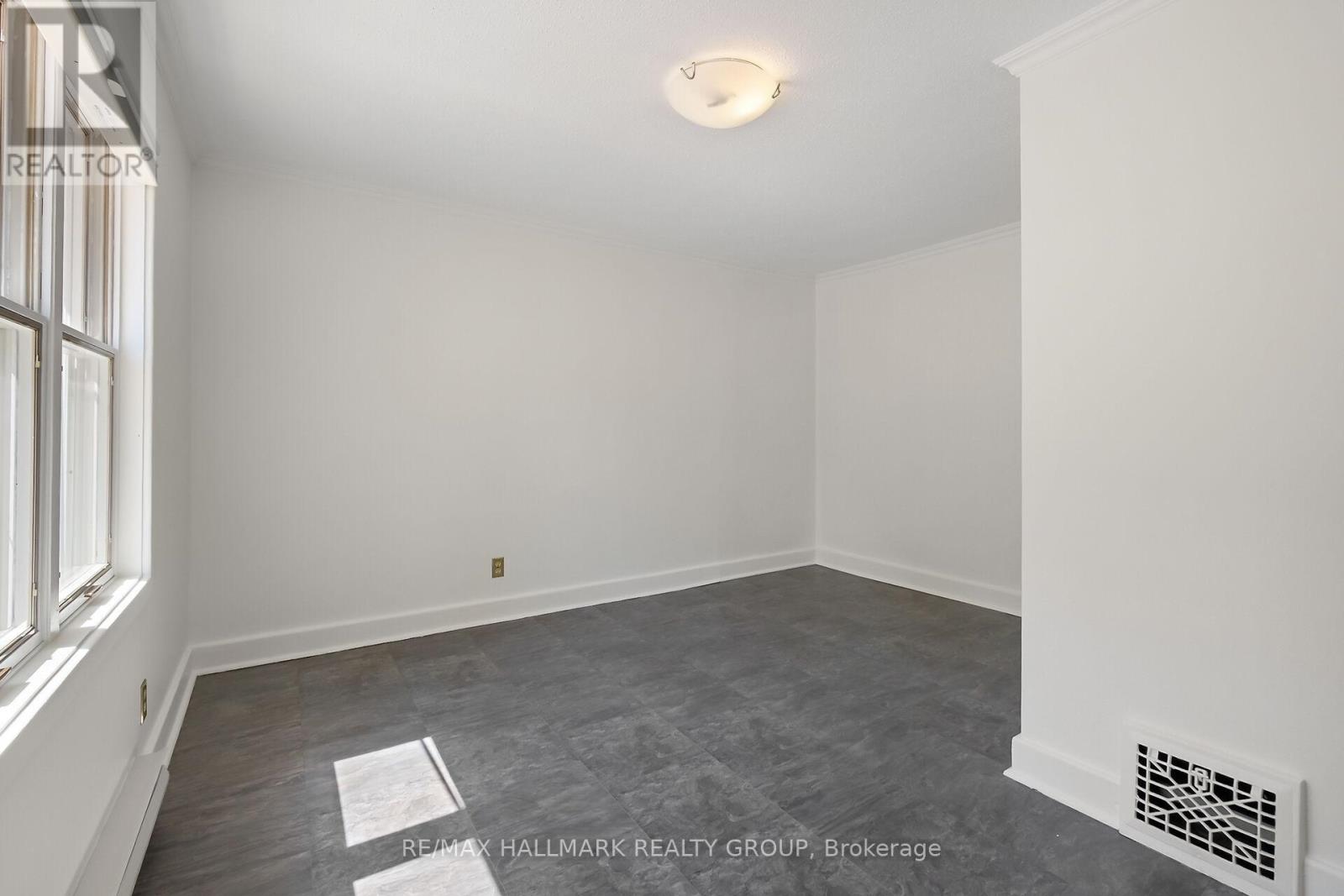 Photo 20 of 82 Laurentian Place, Ottawa ON
