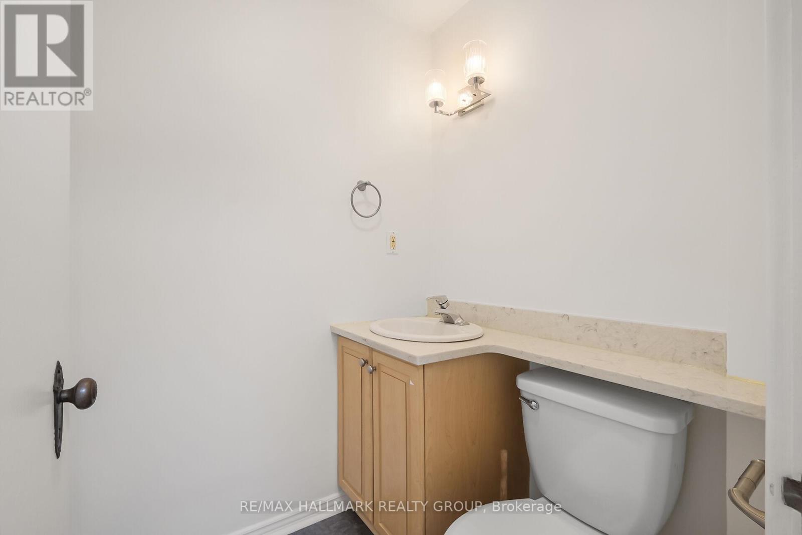 Photo 21 of 82 Laurentian Place, Ottawa ON