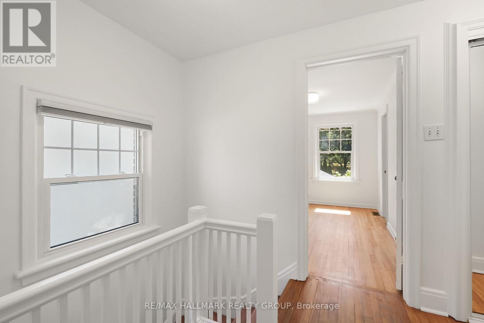 Photo 23 of 82 Laurentian Place, Ottawa ON