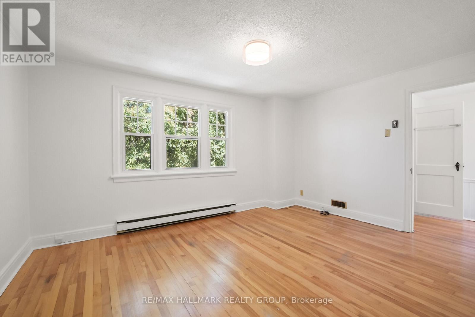 Photo 25 of 82 Laurentian Place, Ottawa ON