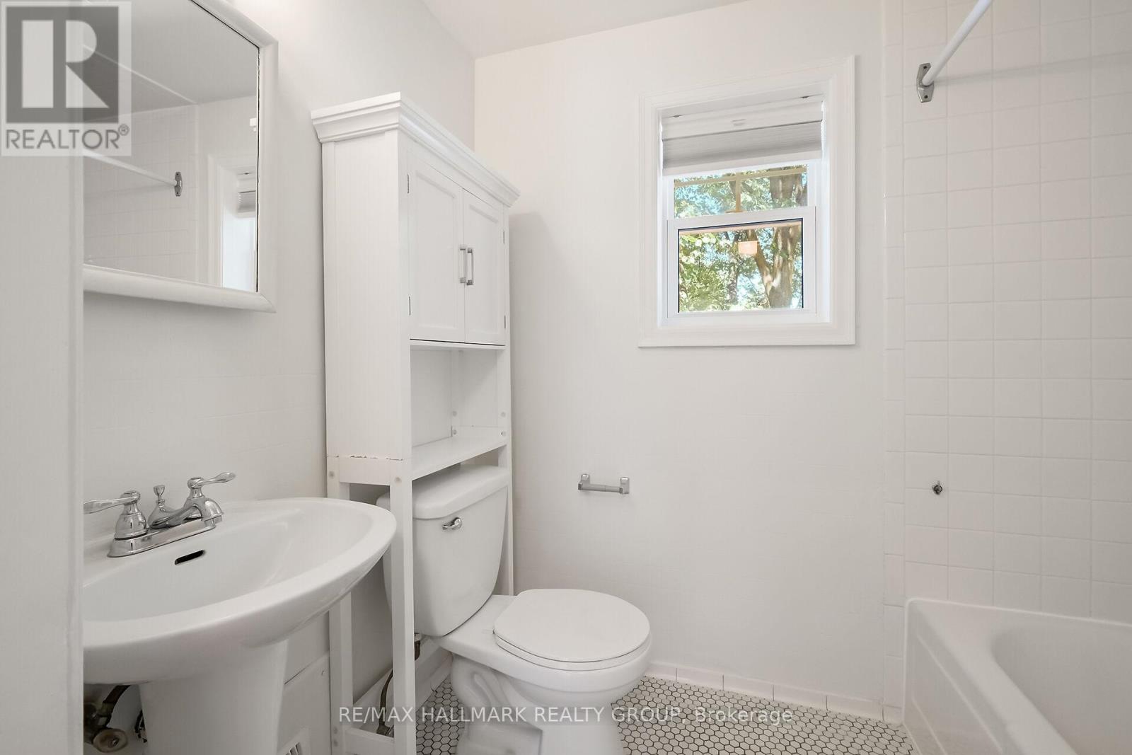 Photo 27 of 82 Laurentian Place, Ottawa ON