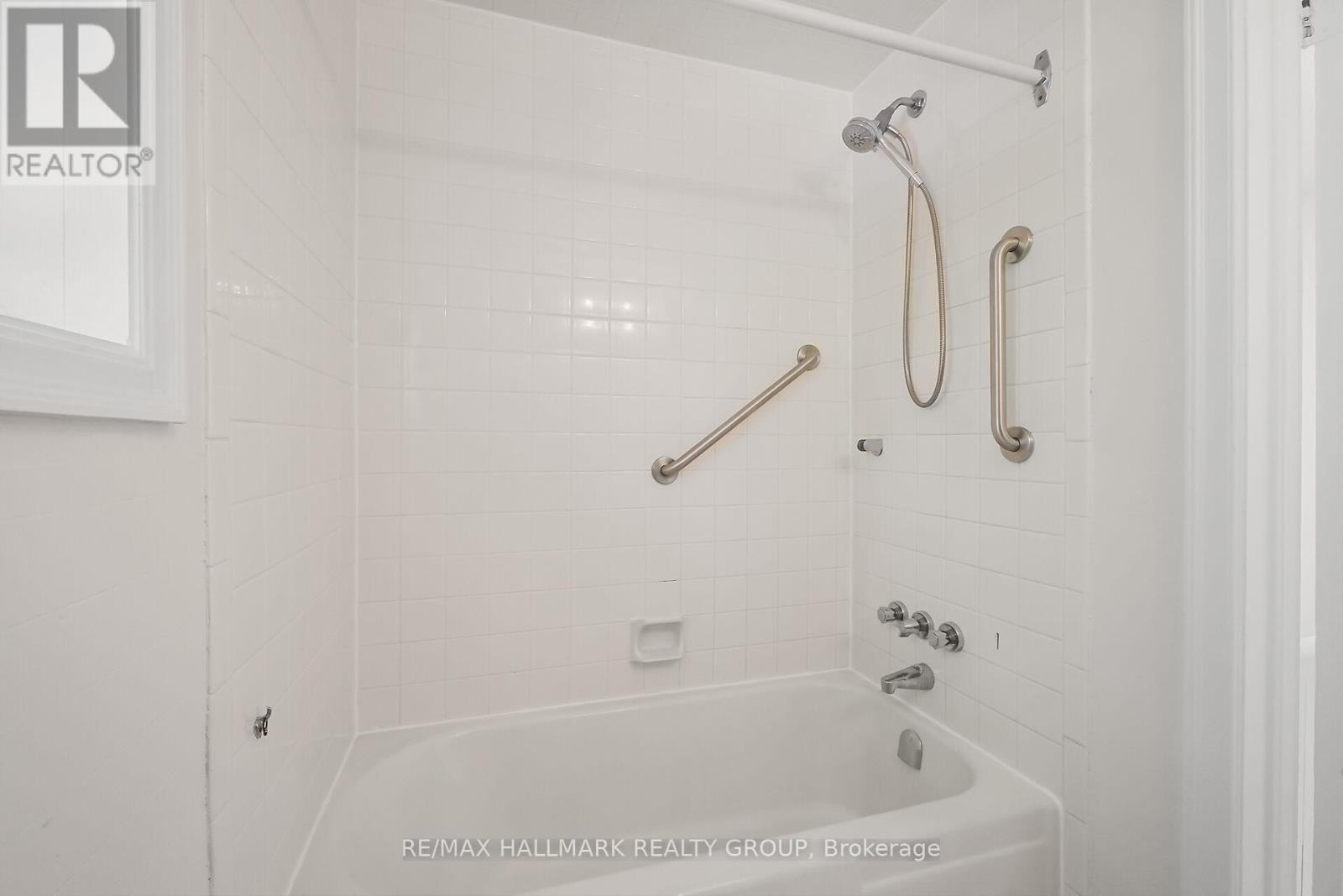 Photo 28 of 82 Laurentian Place, Ottawa ON