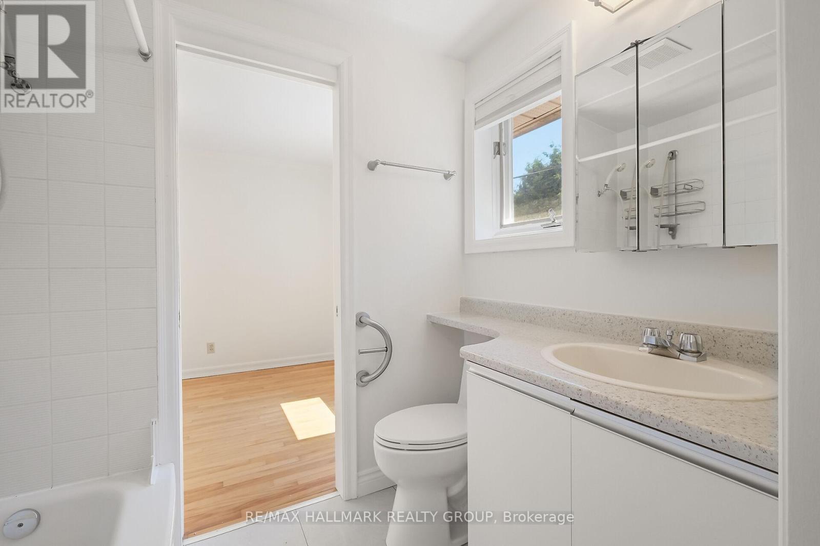 Photo 31 of 82 Laurentian Place, Ottawa ON