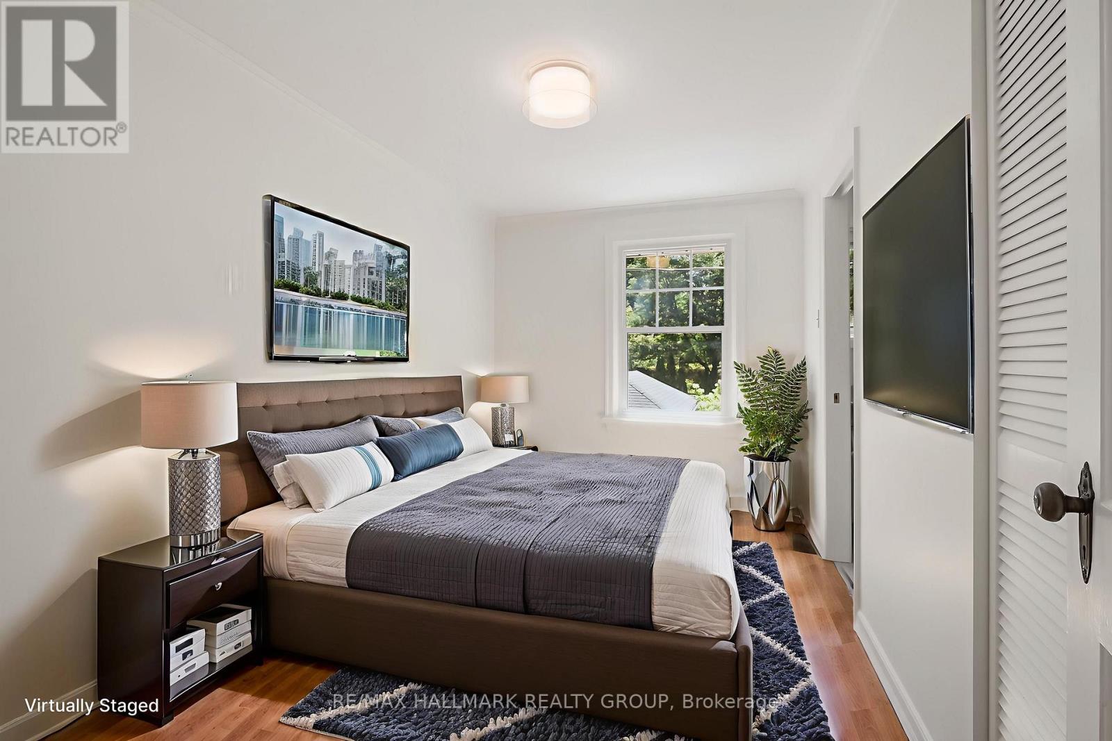 Photo 33 of 82 Laurentian Place, Ottawa ON
