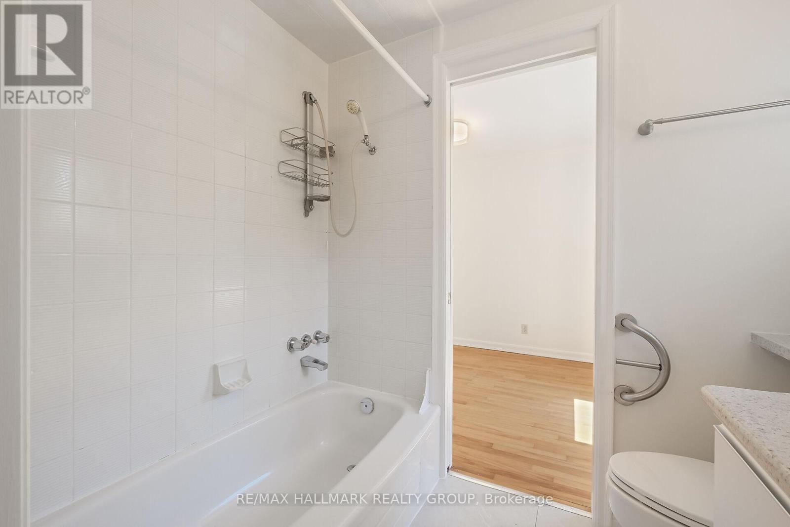 Photo 34 of 82 Laurentian Place, Ottawa ON