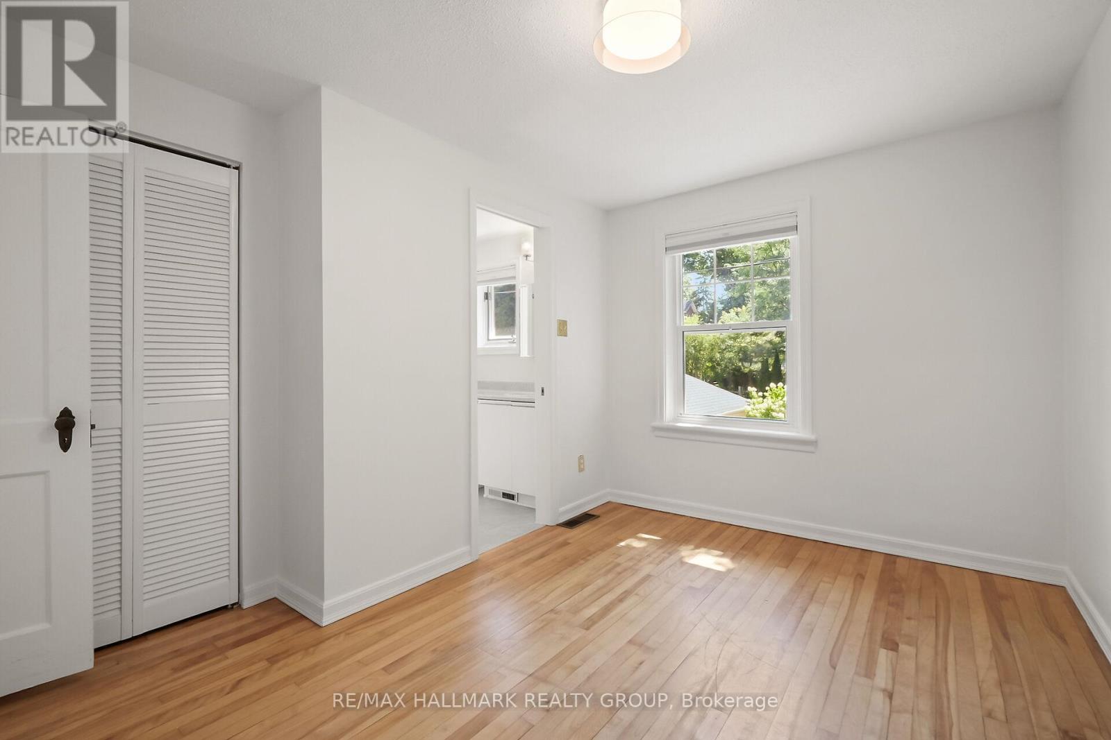 Photo 35 of 82 Laurentian Place, Ottawa ON