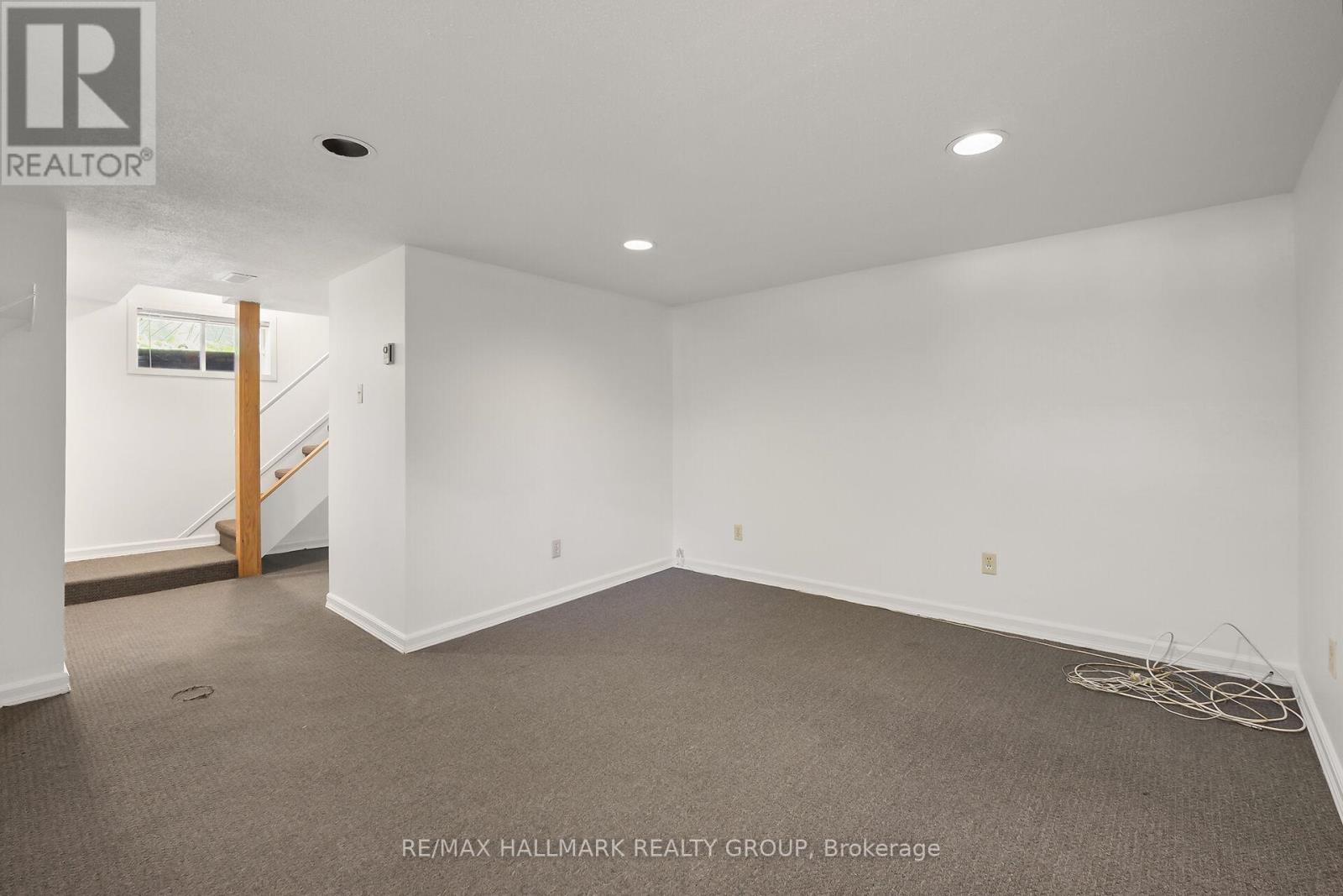 Photo 39 of 82 Laurentian Place, Ottawa ON