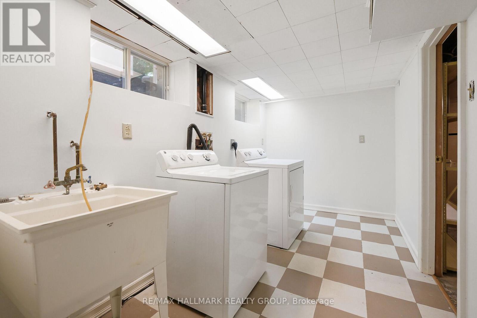 Photo 42 of 82 Laurentian Place, Ottawa ON
