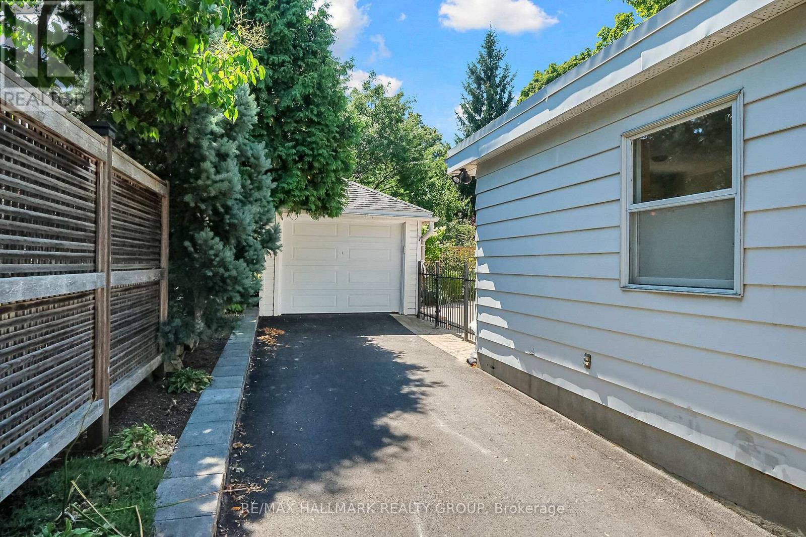 Photo 45 of 82 Laurentian Place, Ottawa ON