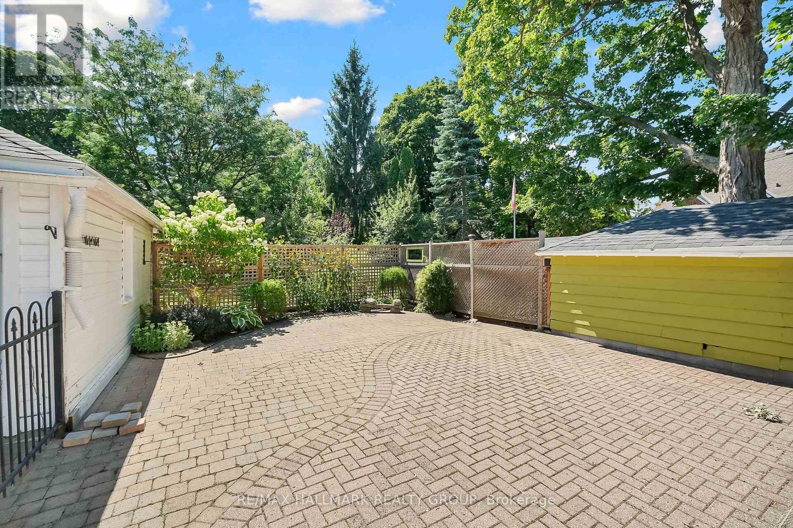 Photo 48 of 82 Laurentian Place, Ottawa ON