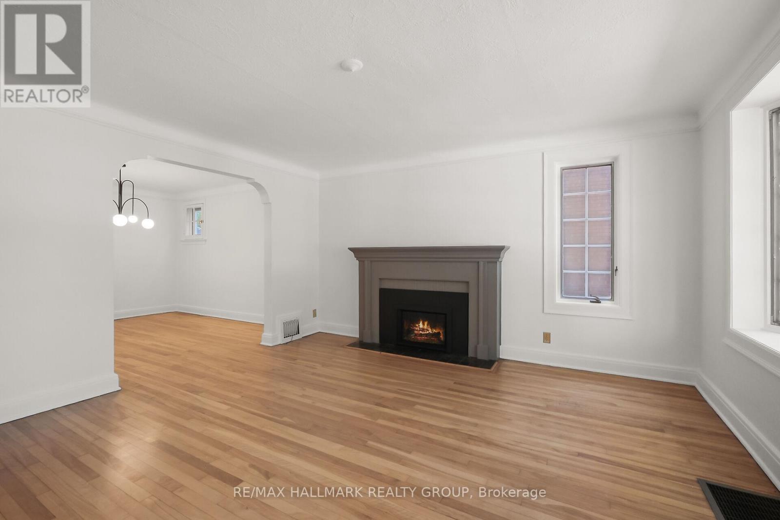 Photo 6 of 82 Laurentian Place, Ottawa ON