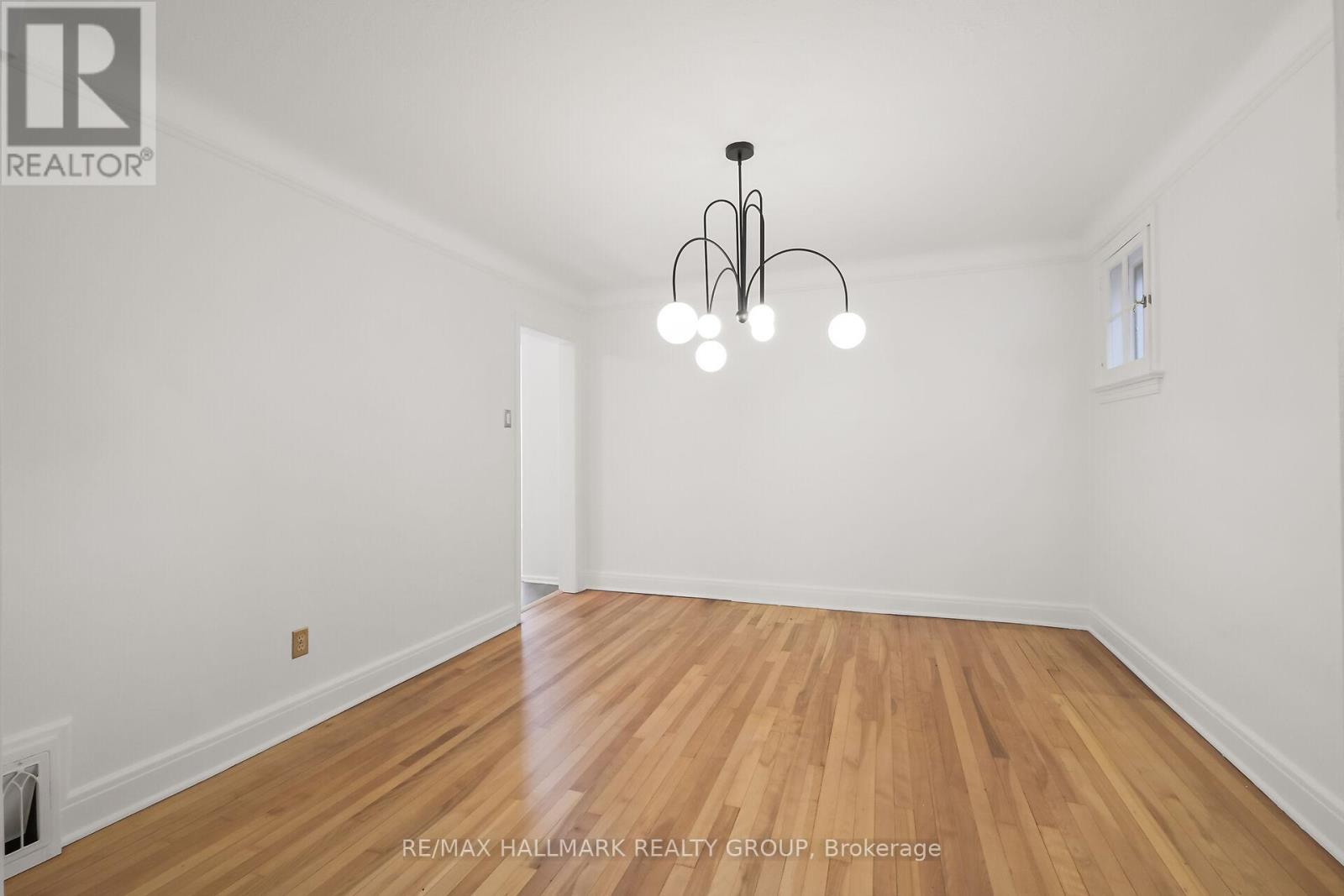 Photo 9 of 82 Laurentian Place, Ottawa ON
