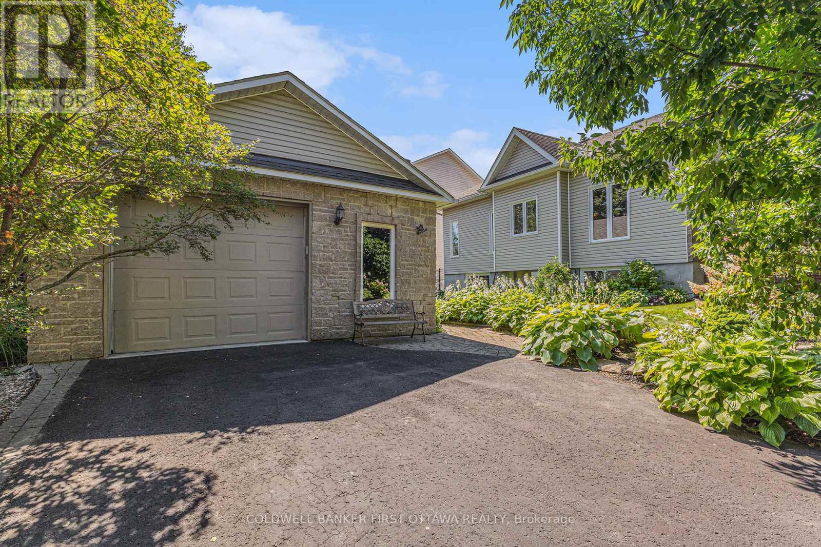 Photo 10 of 475 Moffatt Street, Carleton Place ON