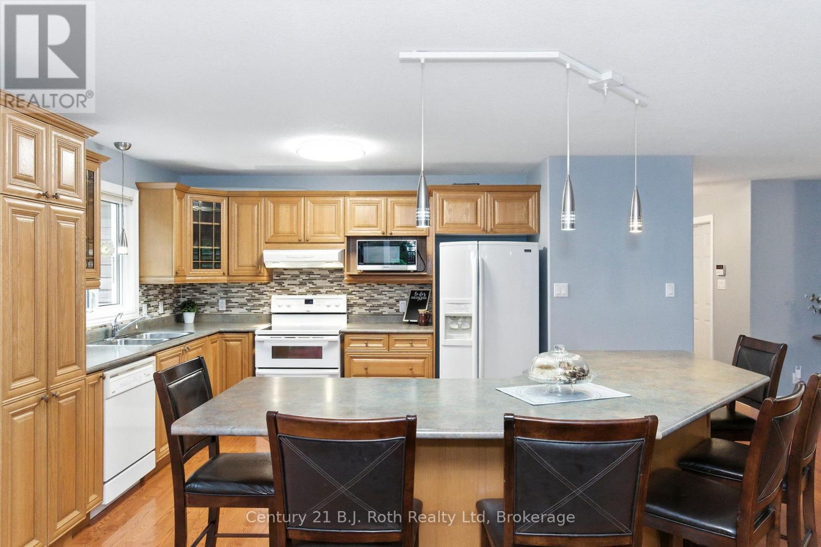Photo 10 of 1749 Golf Link Road, Tiny ON