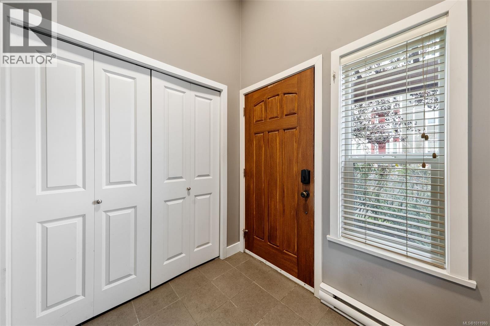 Photo 4 of 860 Brock Ave, Langford BC