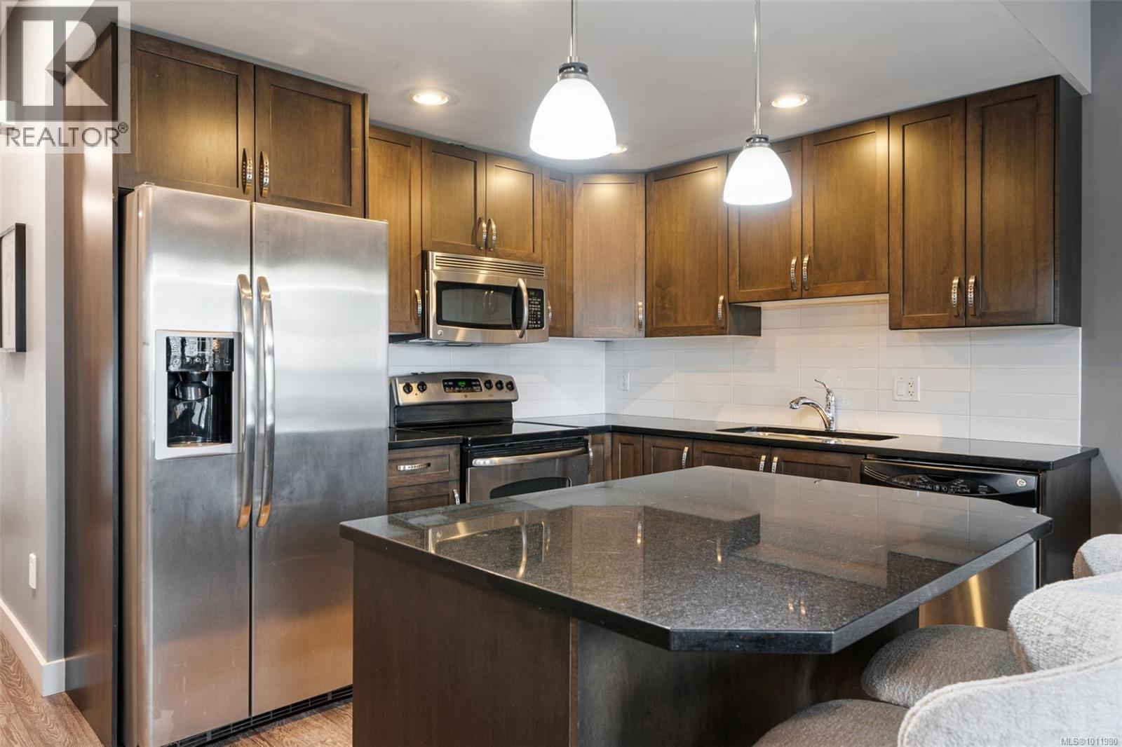 Photo 5 of 860 Brock Ave, Langford BC