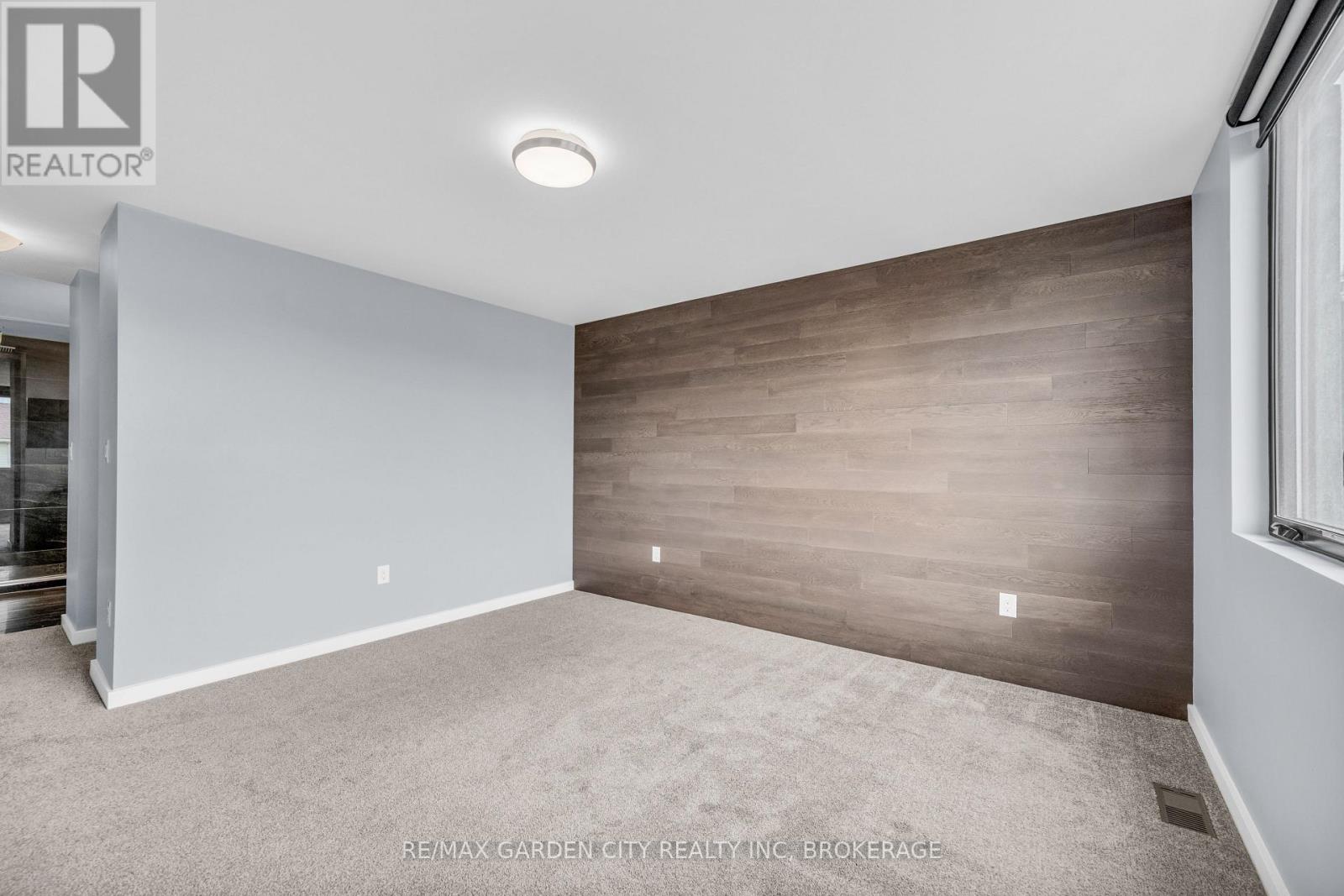 Photo 4 of 12 1 2 Beamer Court, Thorold ON