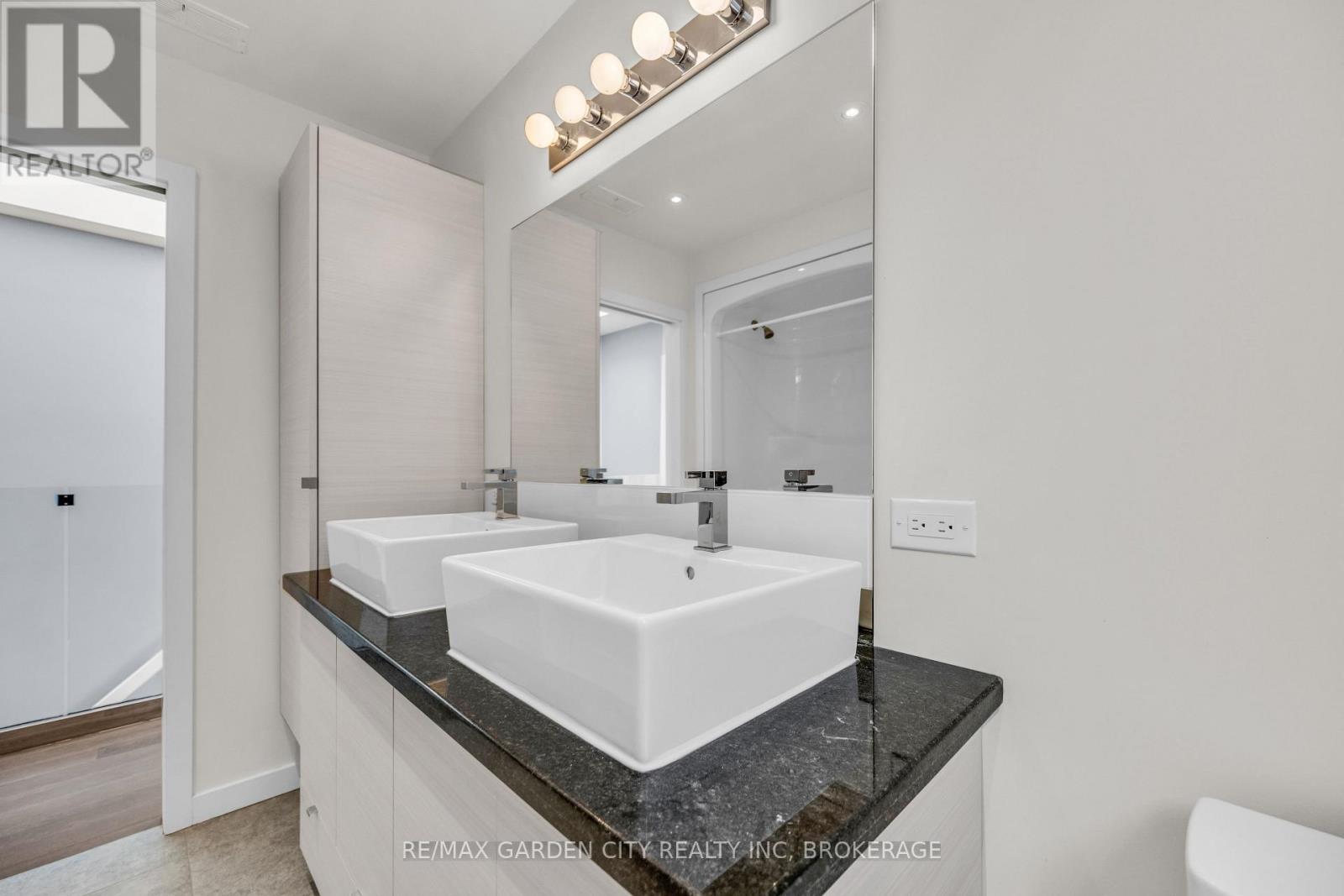 Photo 33 of 12 1 2 Beamer Court, Thorold ON