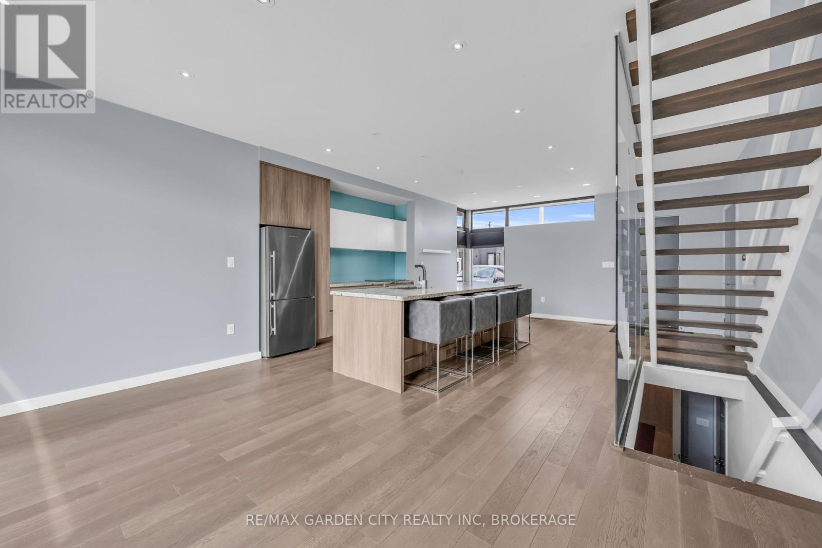 Photo 31 of 12 1 2 Beamer Court, Thorold ON