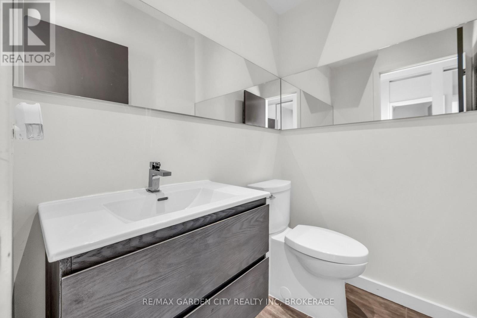 Photo 12 of 12 1 2 Beamer Court, Thorold ON