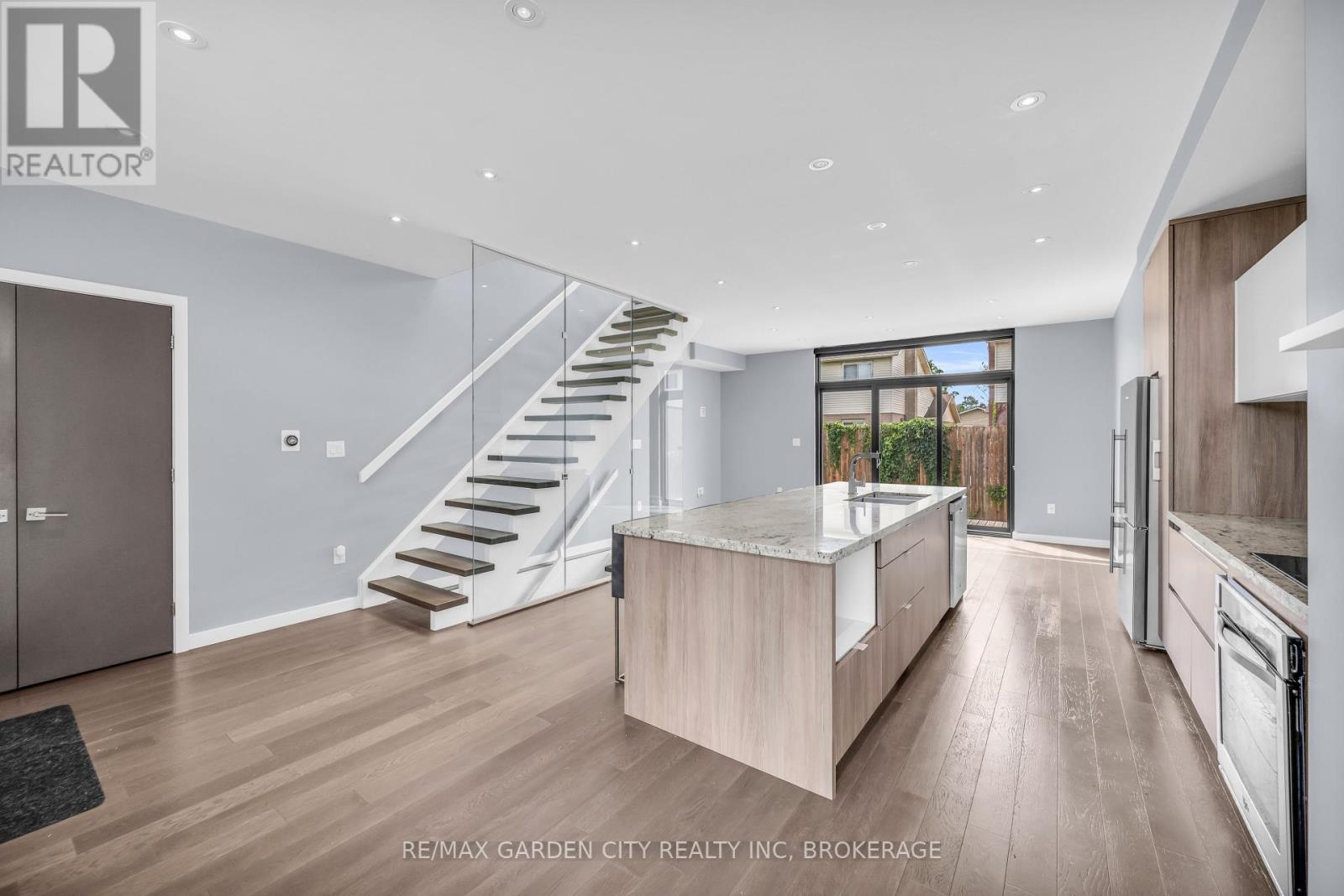 Photo 30 of 12 1 2 Beamer Court, Thorold ON