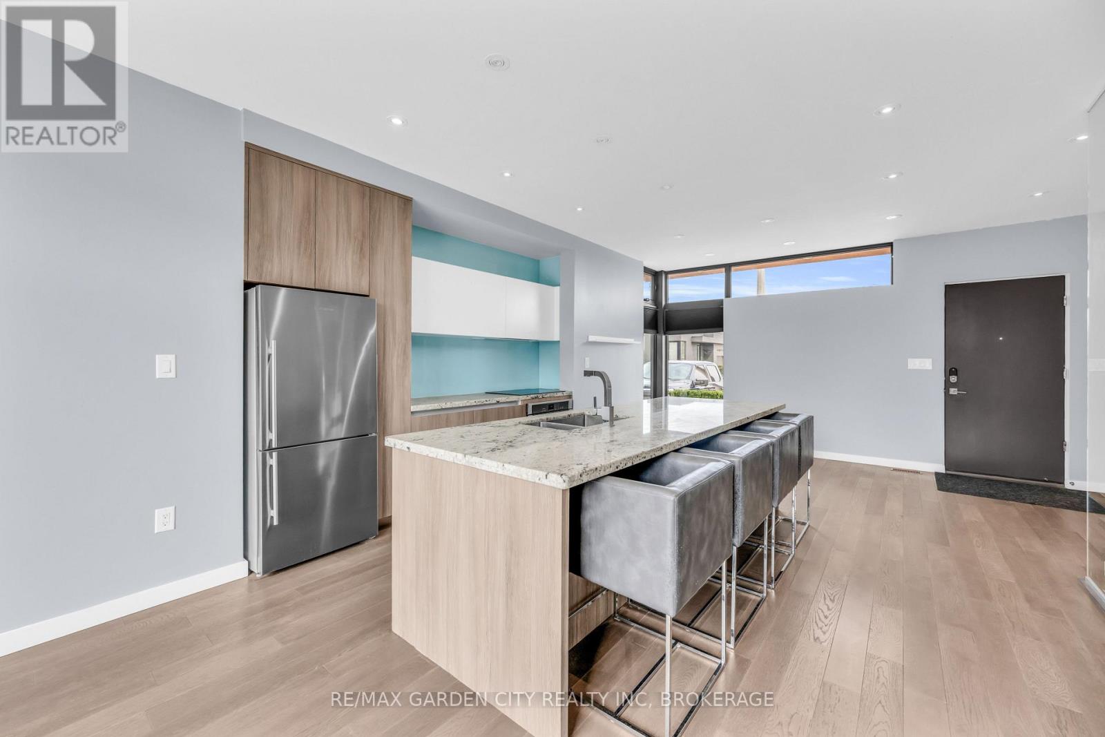 Photo 8 of 12 1 2 Beamer Court, Thorold ON